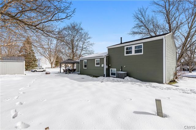 4315 Old Meadow Road, Clay, NY 13041