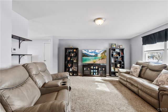 4315 Old Meadow Road, Clay, NY 13041