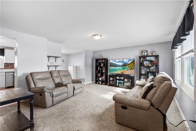 4315 Old Meadow Road, Clay, NY 13041