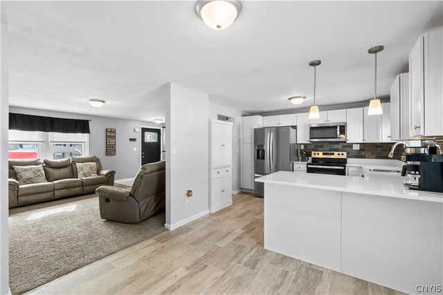 4315 Old Meadow Road, Clay, NY 13041