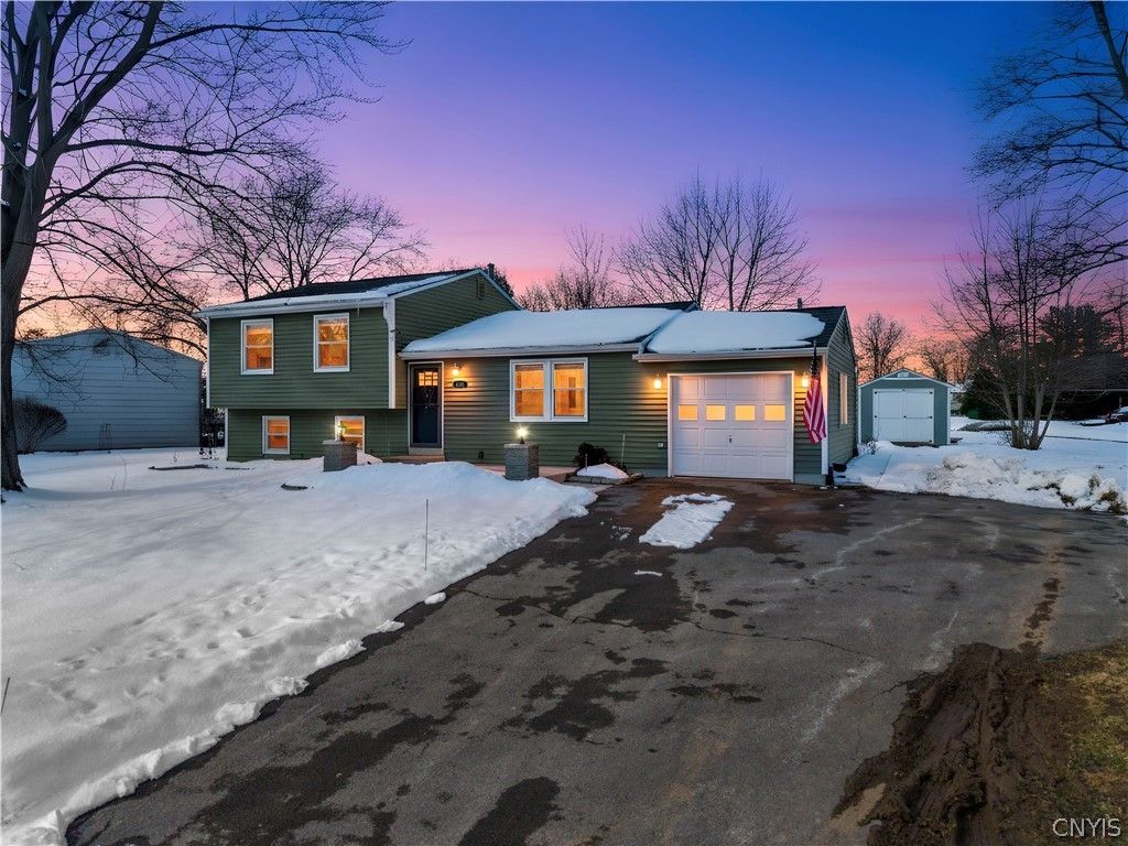 4315 Old Meadow Road, Clay, NY 13041