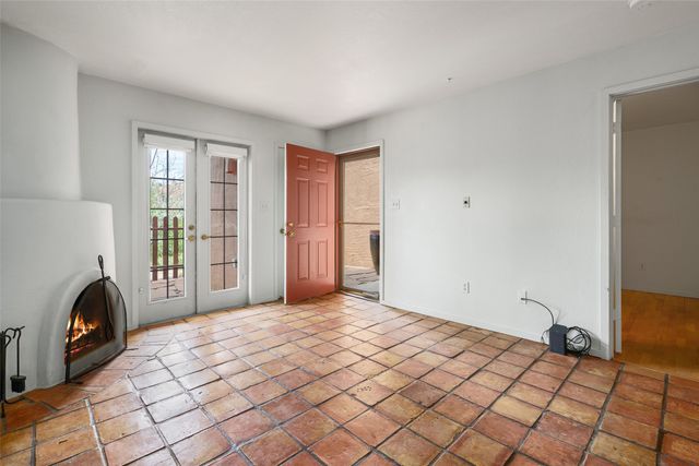 2600 Zia L-11, Santa Fe, NM 87507