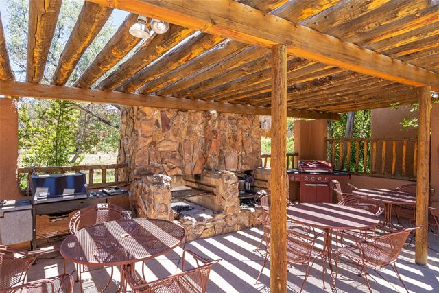 2600 Zia L-11, Santa Fe, NM 87507