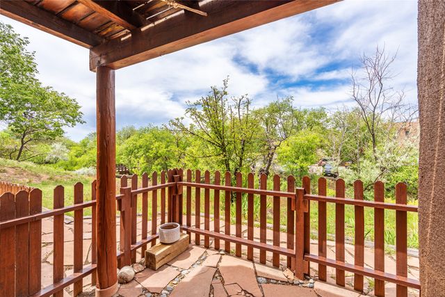 2600 Zia L-11, Santa Fe, NM 87507