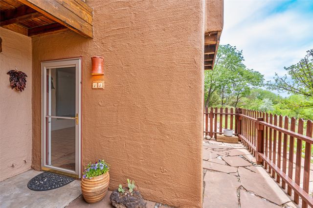2600 Zia L-11, Santa Fe, NM 87507
