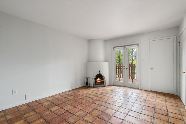 2600 Zia L-11, Santa Fe, NM 87507