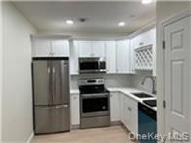 248-20 Jericho Turnpike 2nd, Floral Park, NY 11001