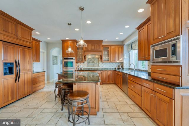 12060 CATOCTIN FARM LN, Lovettsville, VA 20180