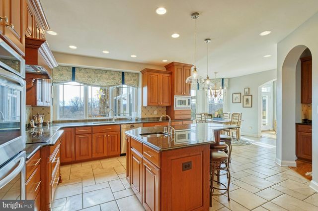 12060 CATOCTIN FARM LN, Lovettsville, VA 20180