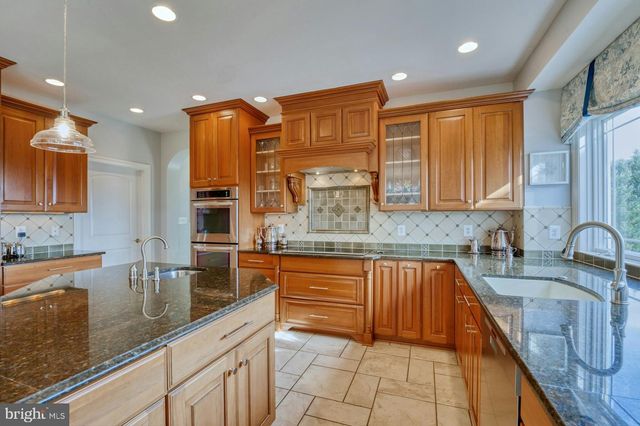 12060 CATOCTIN FARM LN, Lovettsville, VA 20180