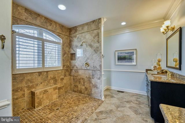 12060 CATOCTIN FARM LN, Lovettsville, VA 20180