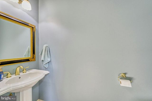 12060 CATOCTIN FARM LN, Lovettsville, VA 20180