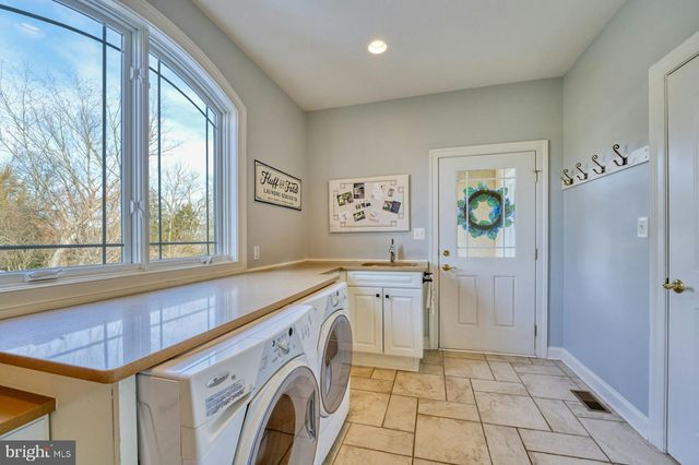 12060 CATOCTIN FARM LN, Lovettsville, VA 20180