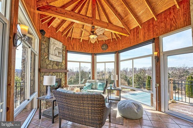 12060 CATOCTIN FARM LN, Lovettsville, VA 20180