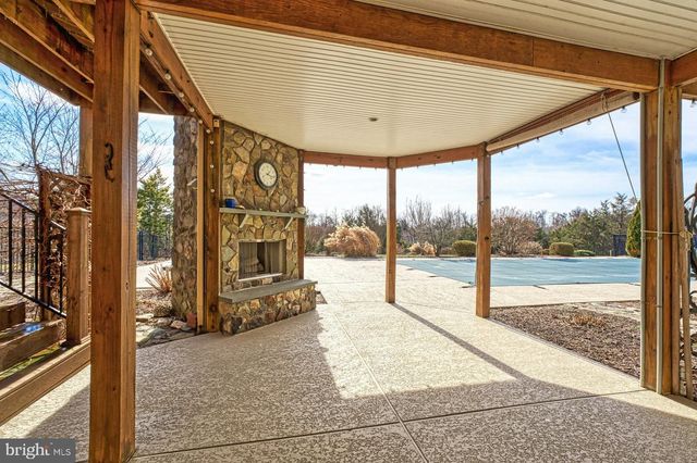 12060 CATOCTIN FARM LN, Lovettsville, VA 20180