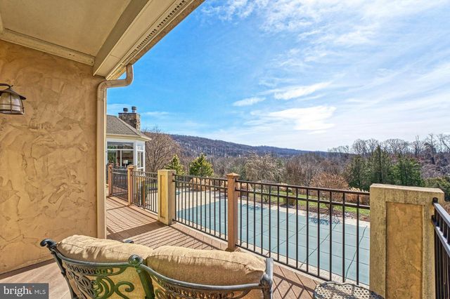 12060 CATOCTIN FARM LN, Lovettsville, VA 20180