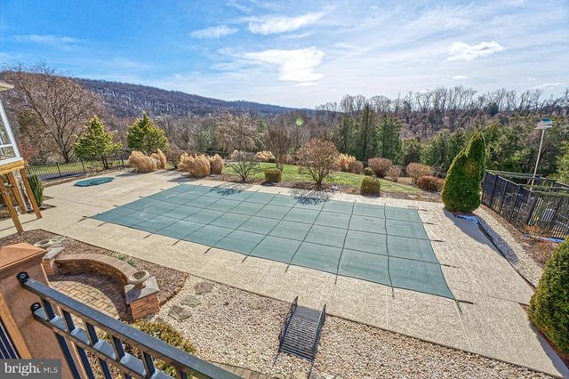 12060 CATOCTIN FARM LN, Lovettsville, VA 20180