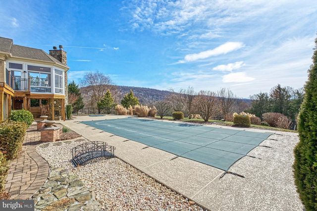 12060 CATOCTIN FARM LN, Lovettsville, VA 20180