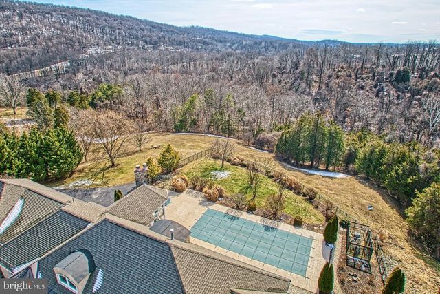 12060 CATOCTIN FARM LN, Lovettsville, VA 20180