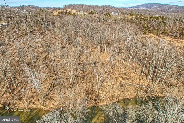 12060 CATOCTIN FARM LN, Lovettsville, VA 20180