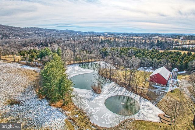 12060 CATOCTIN FARM LN, Lovettsville, VA 20180