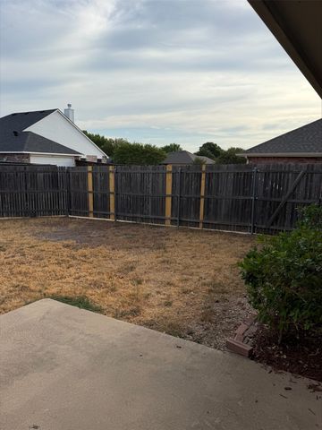 121 Hunters Trail, Red Oak, TX 75154