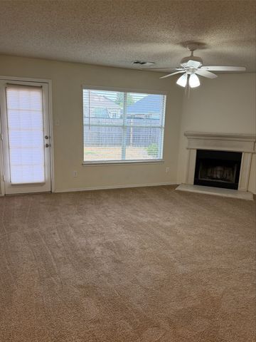 121 Hunters Trail, Red Oak, TX 75154
