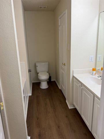 121 Hunters Trail, Red Oak, TX 75154