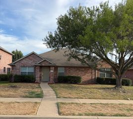 121 Hunters Trail, Red Oak, TX 75154