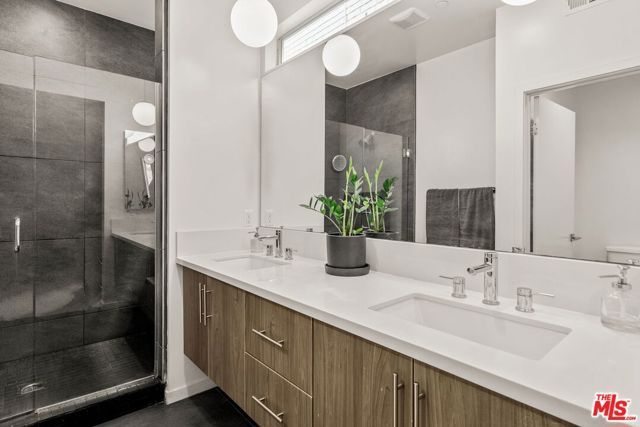 1344 Douglas Street, Los Angeles, CA 90026