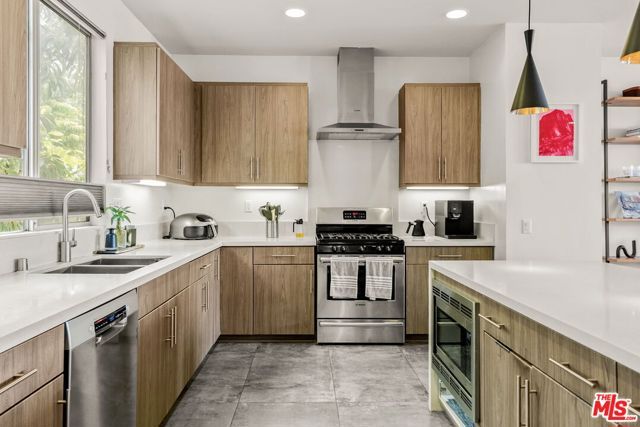 1344 Douglas Street, Los Angeles, CA 90026