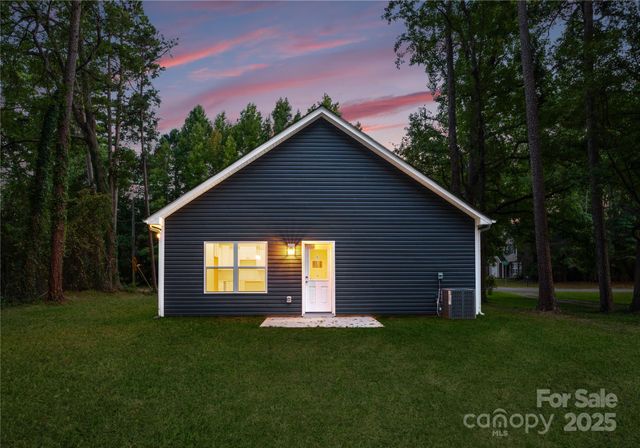 319 E Glendale Avenue, Mount Holly, NC 28120