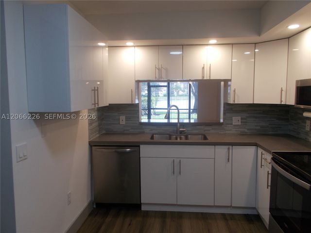 701 SW 141st Ave 110R, Pembroke Pines, FL 33027