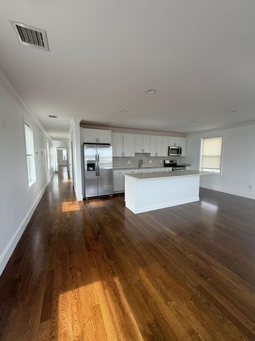 375 Crescent Ave 3, Chelsea, MA 02150