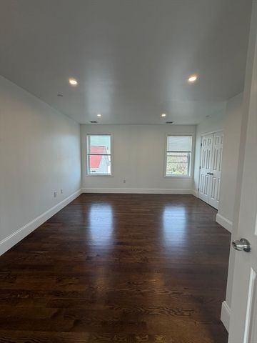 375 Crescent Ave 3, Chelsea, MA 02150