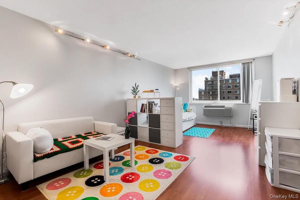 118-17 Union Turnpike 18J, Forest Hills, NY 11375