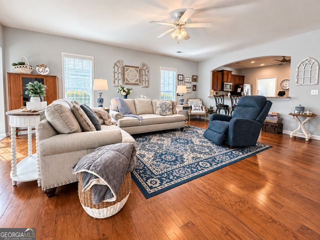 844 Peach Blossom Ct, Griffin, GA 30223