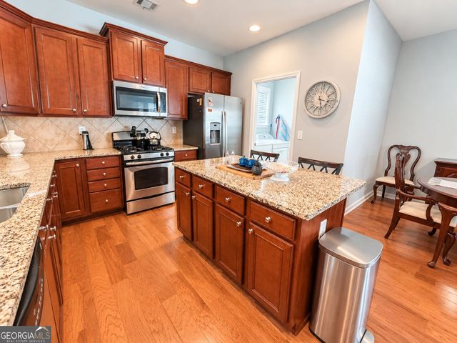 844 Peach Blossom Ct, Griffin, GA 30223