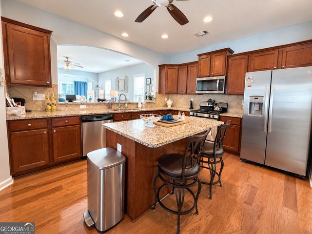 844 Peach Blossom Ct, Griffin, GA 30223