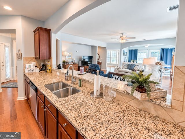 844 Peach Blossom Ct, Griffin, GA 30223