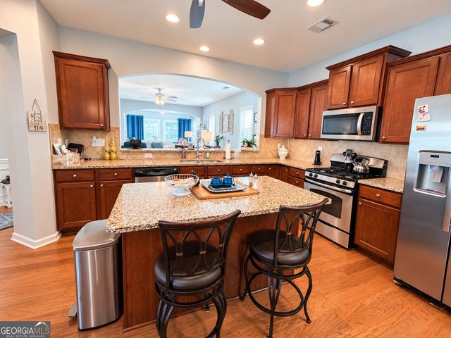 844 Peach Blossom Ct, Griffin, GA 30223