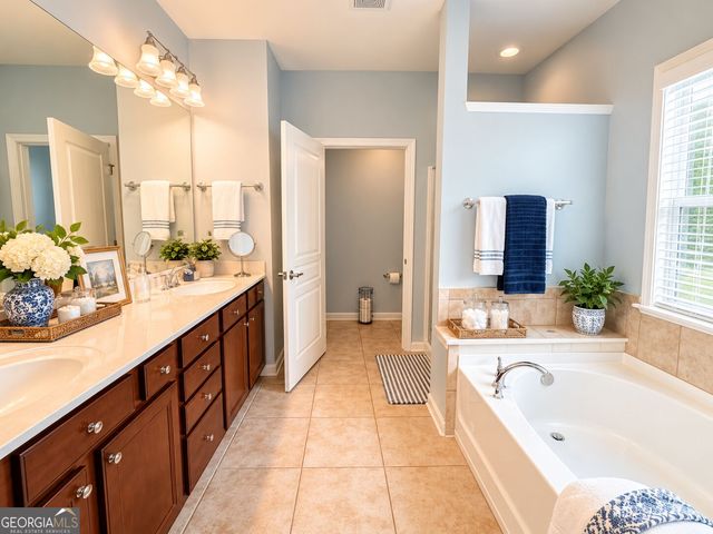 844 Peach Blossom Ct, Griffin, GA 30223