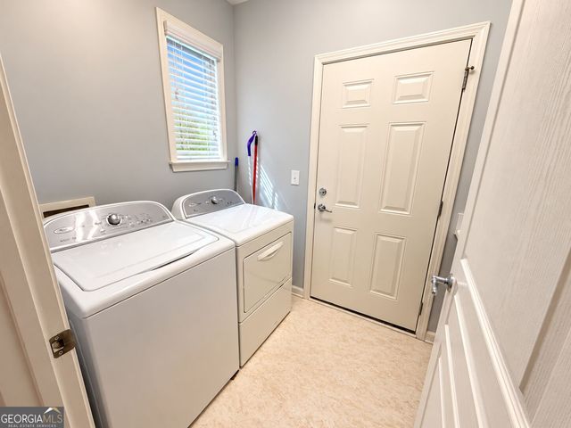 844 Peach Blossom Ct, Griffin, GA 30223