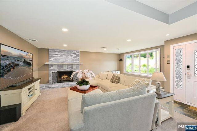 8-10 Hopper Avenue, Fair Lawn, NJ 07410