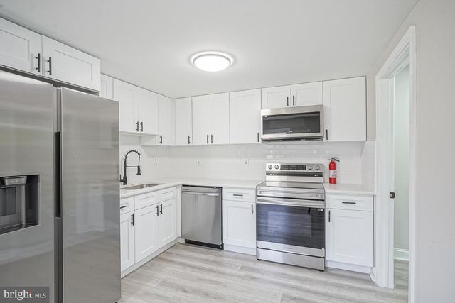 10 RADCLIFF PL, Willingboro, NJ 08046