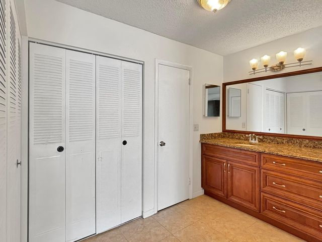 390 Golfview Road I, North Palm Beach, FL 33408