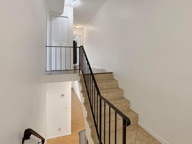 390 Golfview Road I, North Palm Beach, FL 33408