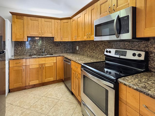 390 Golfview Road I, North Palm Beach, FL 33408