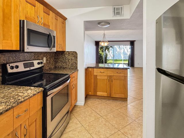 390 Golfview Road I, North Palm Beach, FL 33408