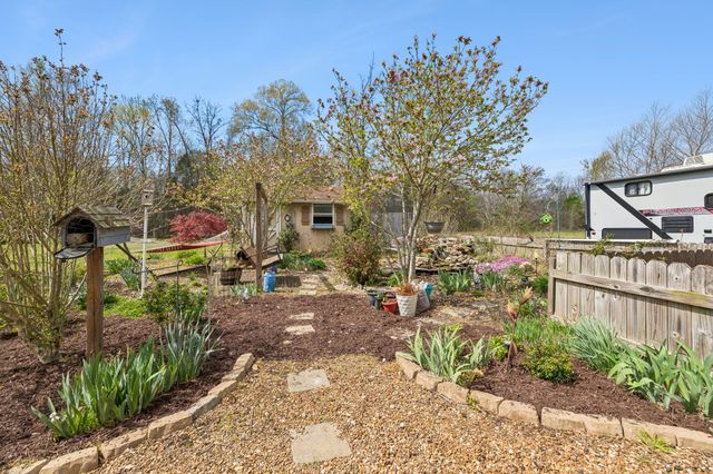 95 Floyd Ln, Decherd, TN 37324